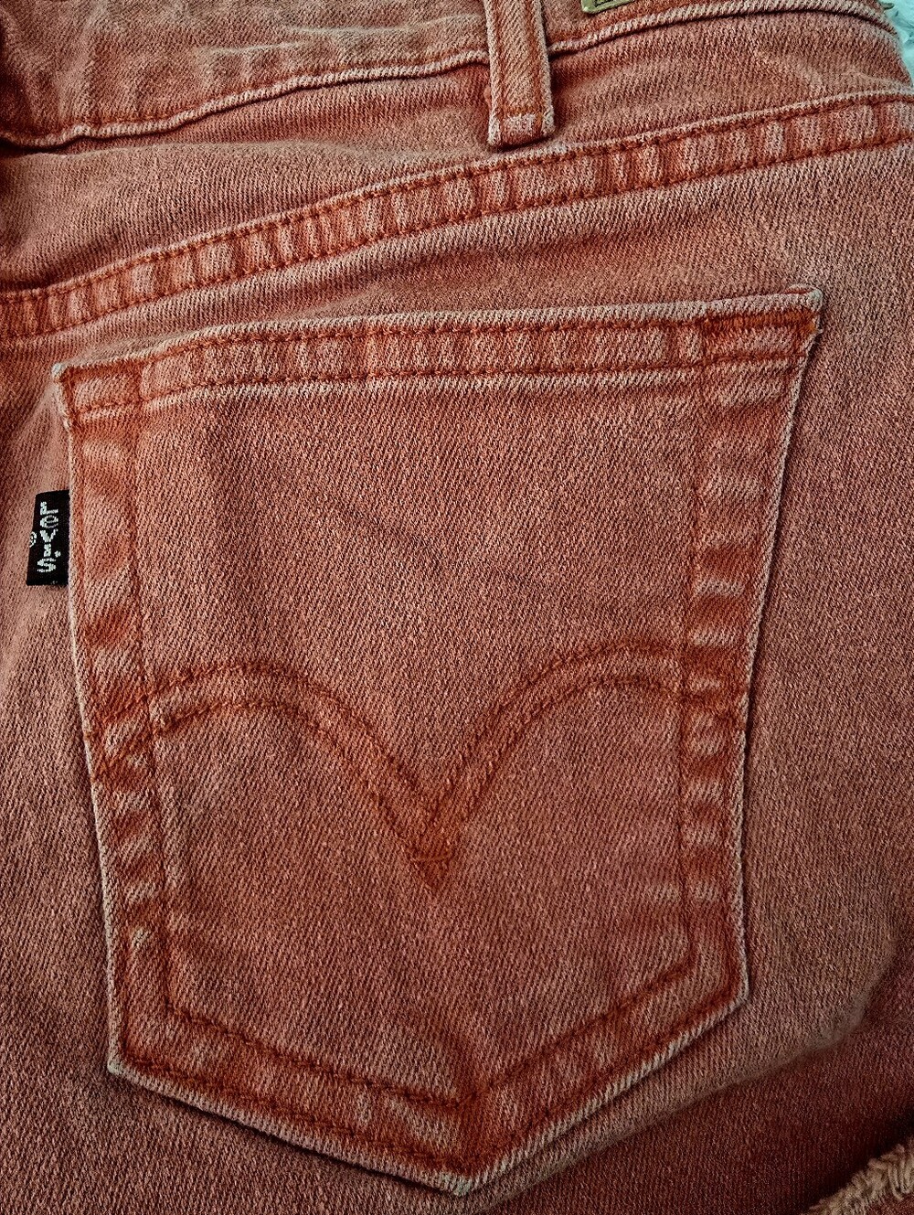 Super Cute Vintage 🍊 Orange Cut-Off Levi's shorts